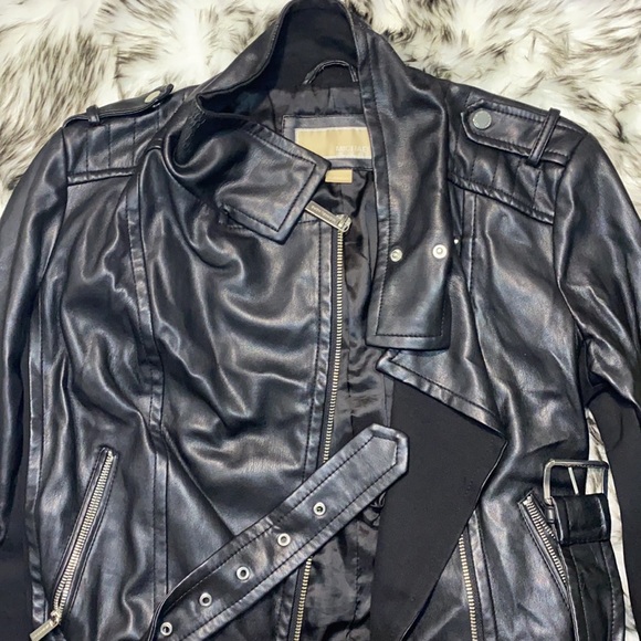 Brand: Michael Kors - Picture 7 of 10